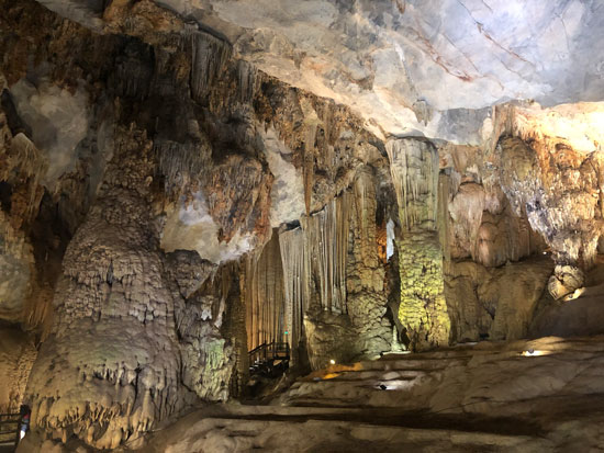 De indrukwekkende grotten van Phong Nha