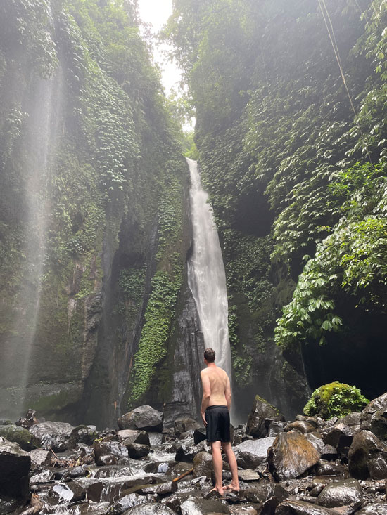 Reiservating Lovina Hidden Waterfall