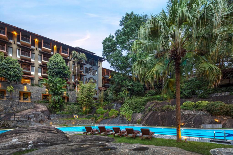 Kandy - culturele stad tussen heuvels en natuur Earl's Regency Hotel