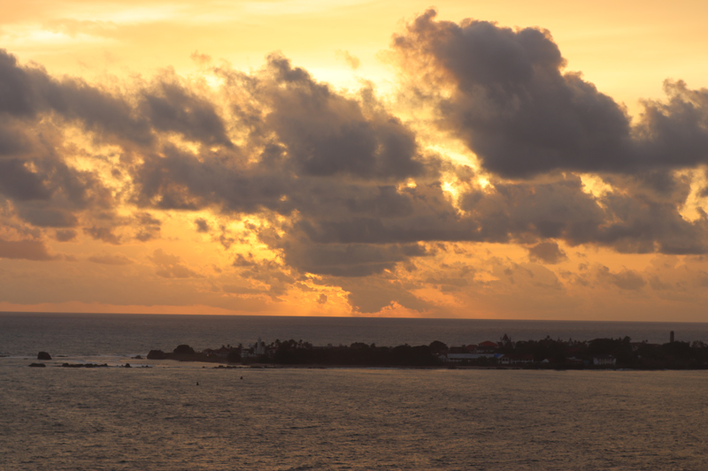 Unawatuna, fijne uitvalsbasis aan de zuidkust van Sri Lanka unawatuna sunset