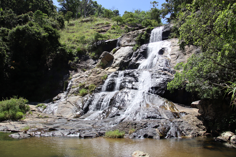 Onze foto’s van Sri Lanka op een rij ella waterval wij1