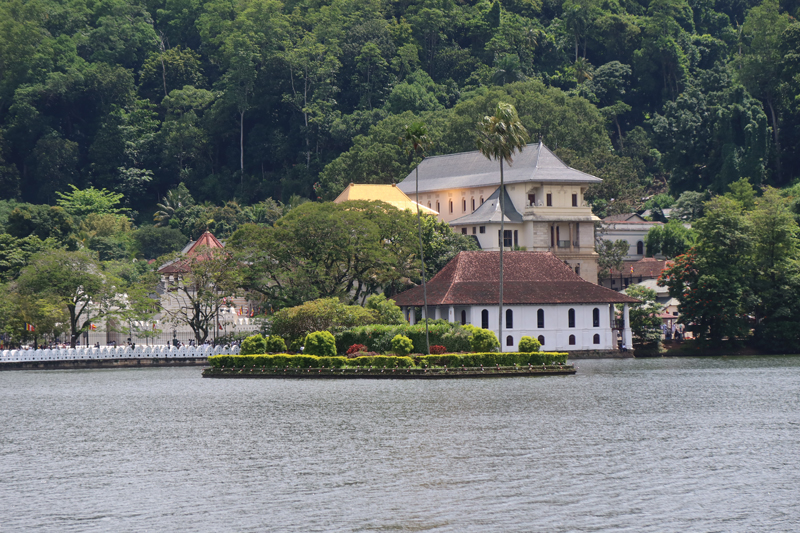 Kandy - culturele stad tussen heuvels en natuur kandy lake1