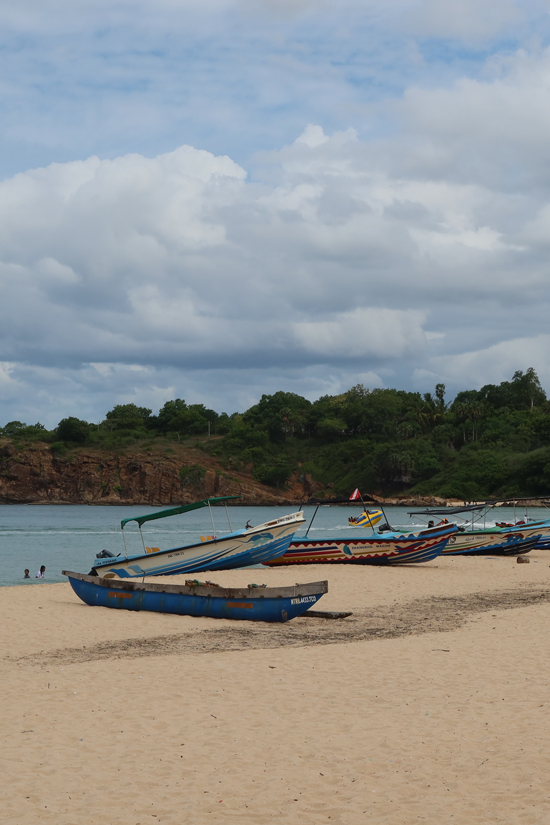 Trincomalee, zon, zee en strand aan de oostkust van Sri Lanka trimcomalee strand1