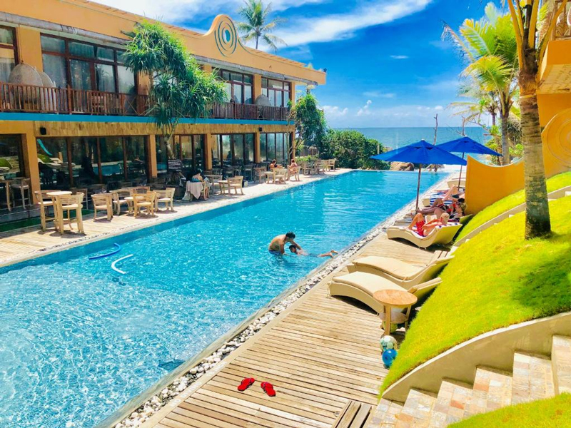 Thaproban Pavilion Waves luxury resort in Unawatuna