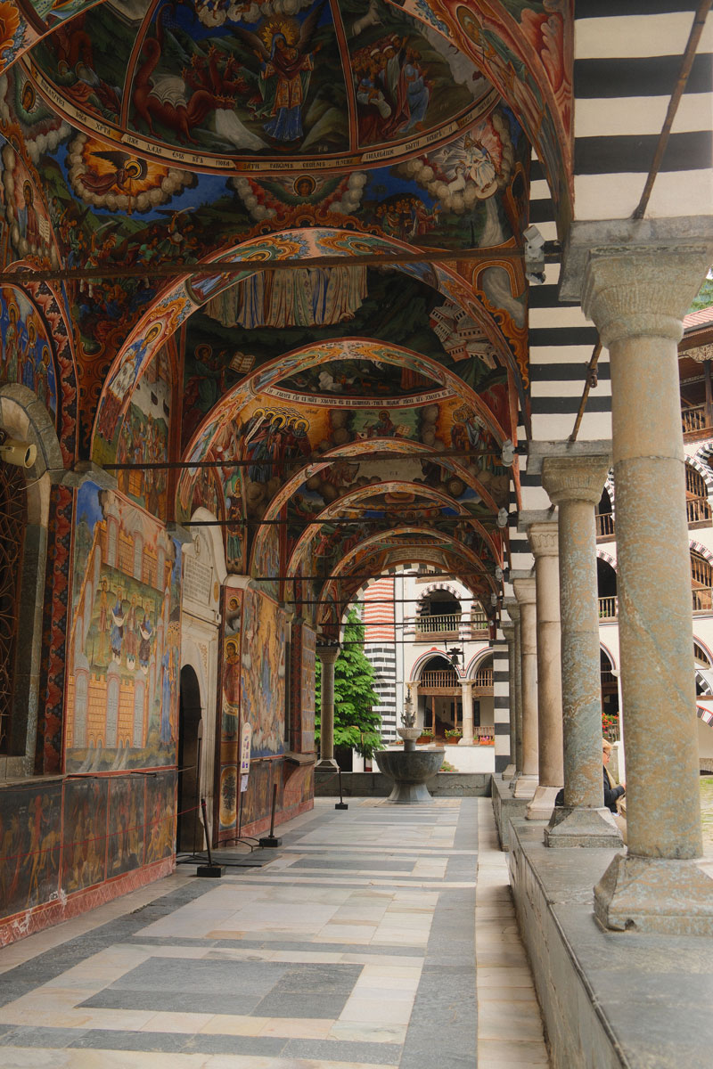 Rila-klooster bezoeken vanuit Sofia: zo plan je deze mooie dagtrip rila monastry art