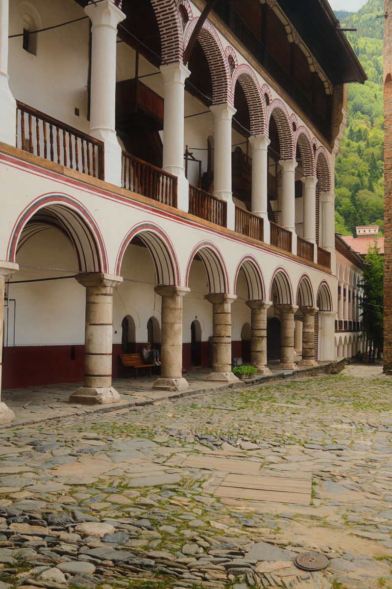 Rila-klooster bezoeken vanuit Sofia: zo plan je deze mooie dagtrip rila monastry bogen2