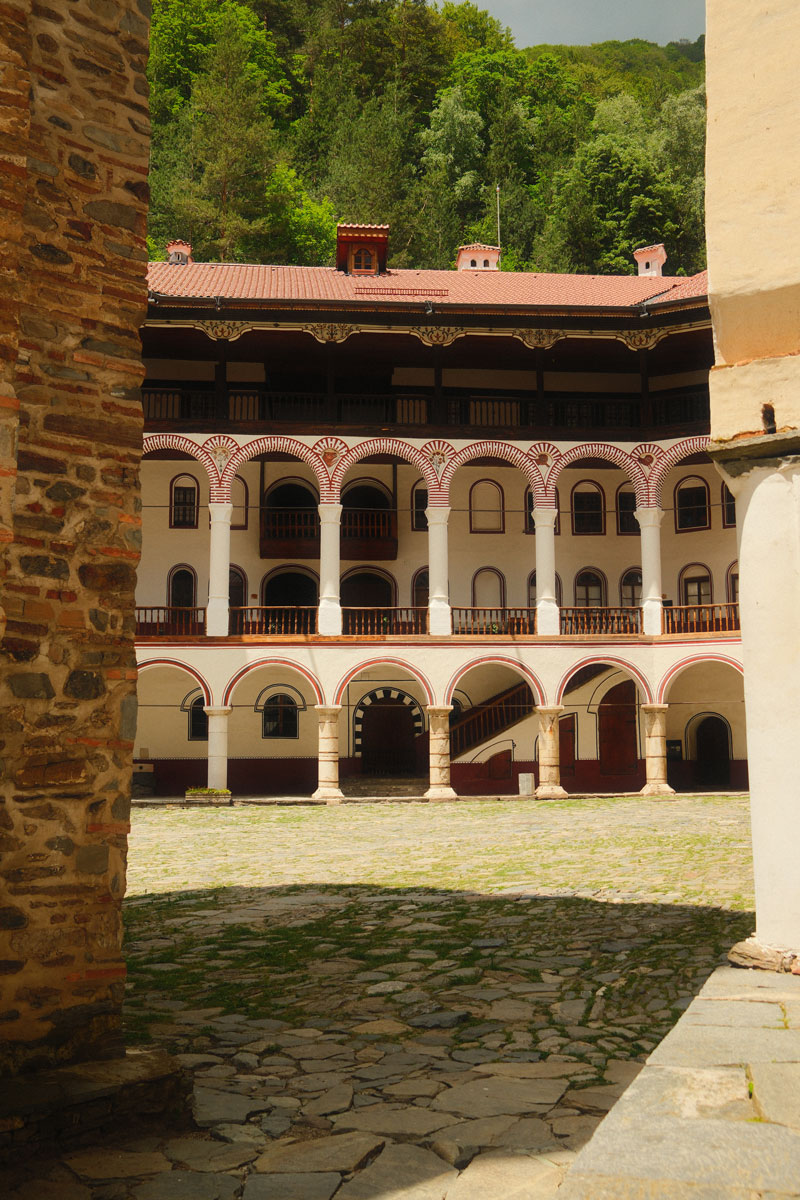 Rila-klooster bezoeken vanuit Sofia: zo plan je deze mooie dagtrip rila monastry bogen5