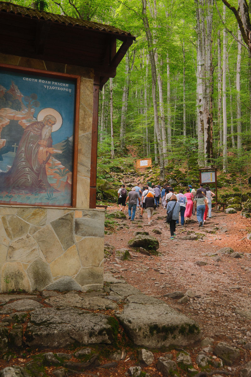 Rila-klooster bezoeken vanuit Sofia: zo plan je deze mooie dagtrip rila monastry st ivan cave2