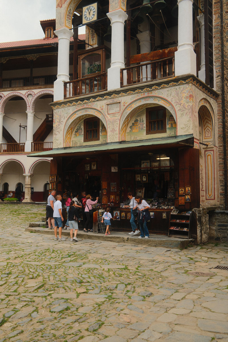 Rila-klooster bezoeken vanuit Sofia: zo plan je deze mooie dagtrip rila monastry toren